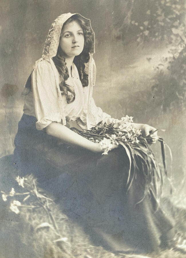 Ella M Scrymsour 1888 - 1962